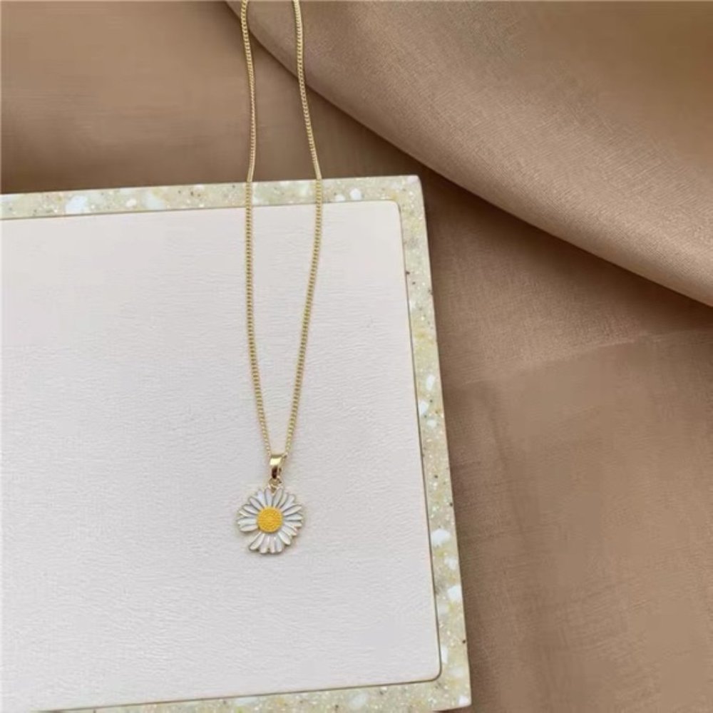 last one⚡️😊💗Daisy Charm Necklace Enamel Daisy - Picture 5 of 7